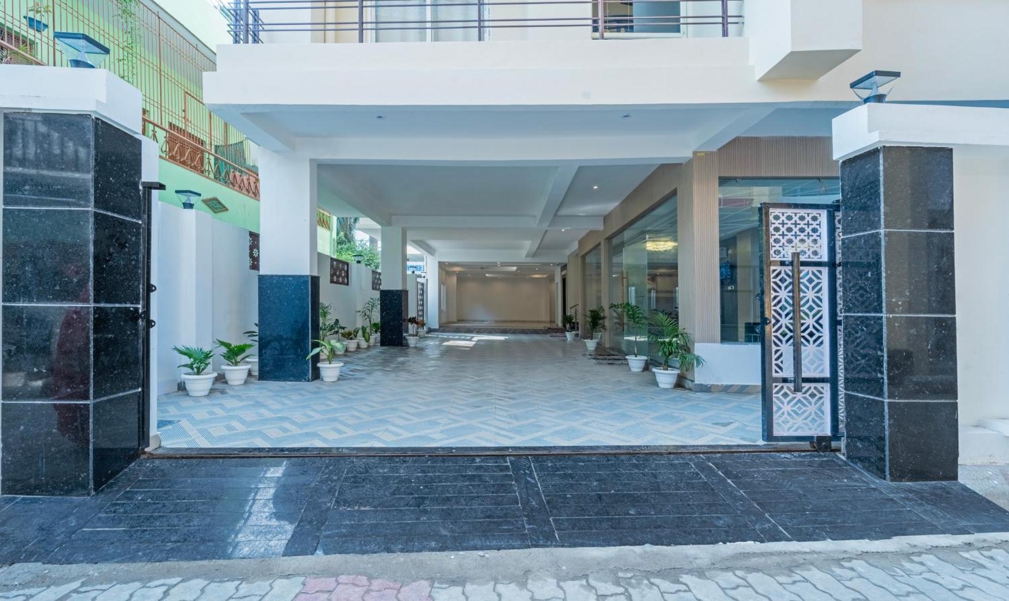 Treebo Raj Palace Váránaszi Kültér fotó