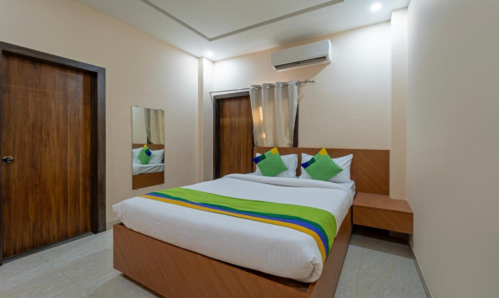 Treebo Raj Palace Váránaszi Kültér fotó