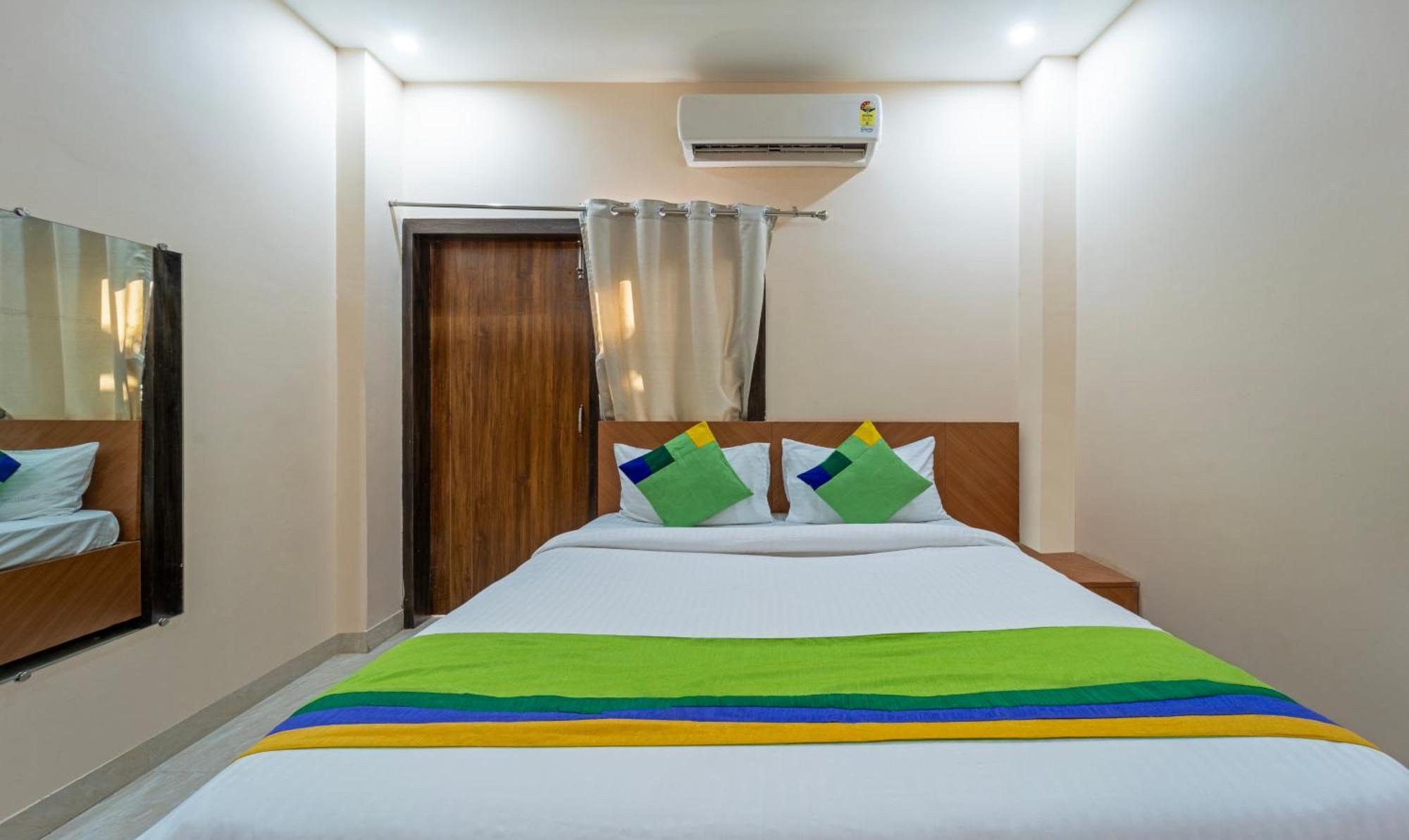 Treebo Raj Palace Váránaszi Kültér fotó